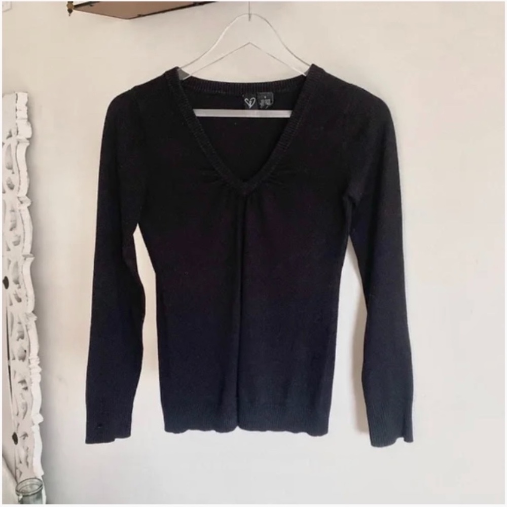 🪞 windsor v neck ribbed long sleeve contemporary stretch knit top in black